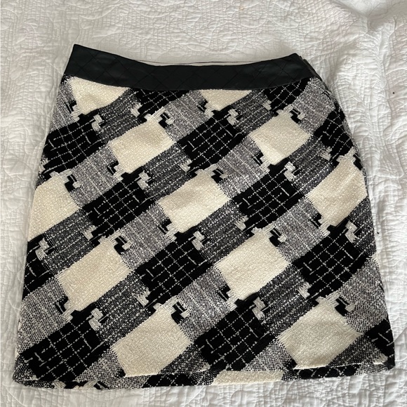 White House Black Market wool skirt - Picture 4 of 6